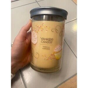 Yankee Candle Vanilla Cupcake 20 oz. Brand new